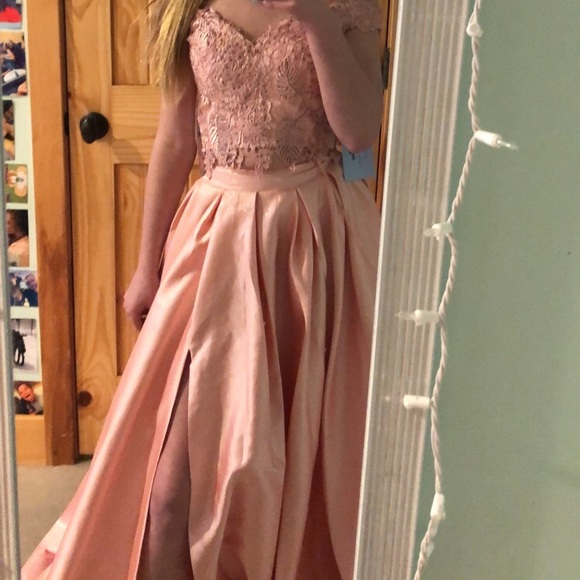 Dave & Johnny prom dress - Picture 2 of 2